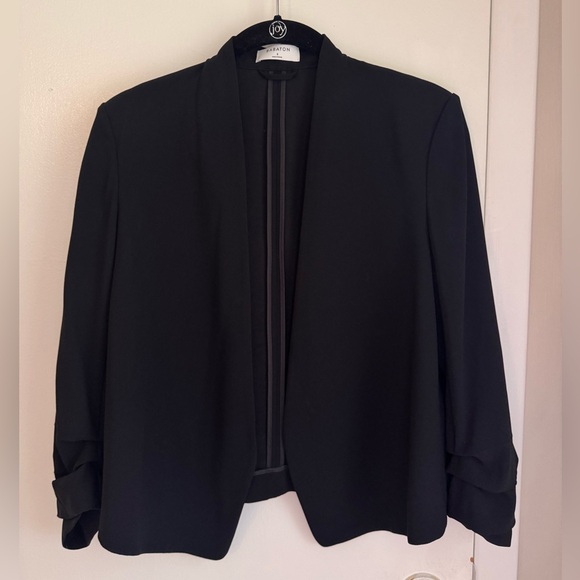 NWT Aritzia Babaton Power Cropped Blazer Black Size 6 - Picture 3 of 9